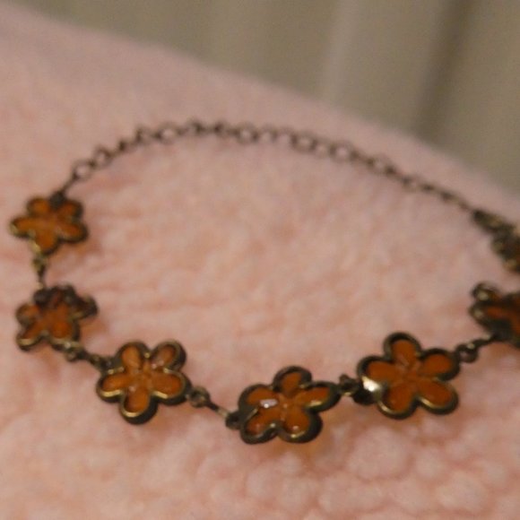 Stunning Floral Bracelet - Picture 3 of 5